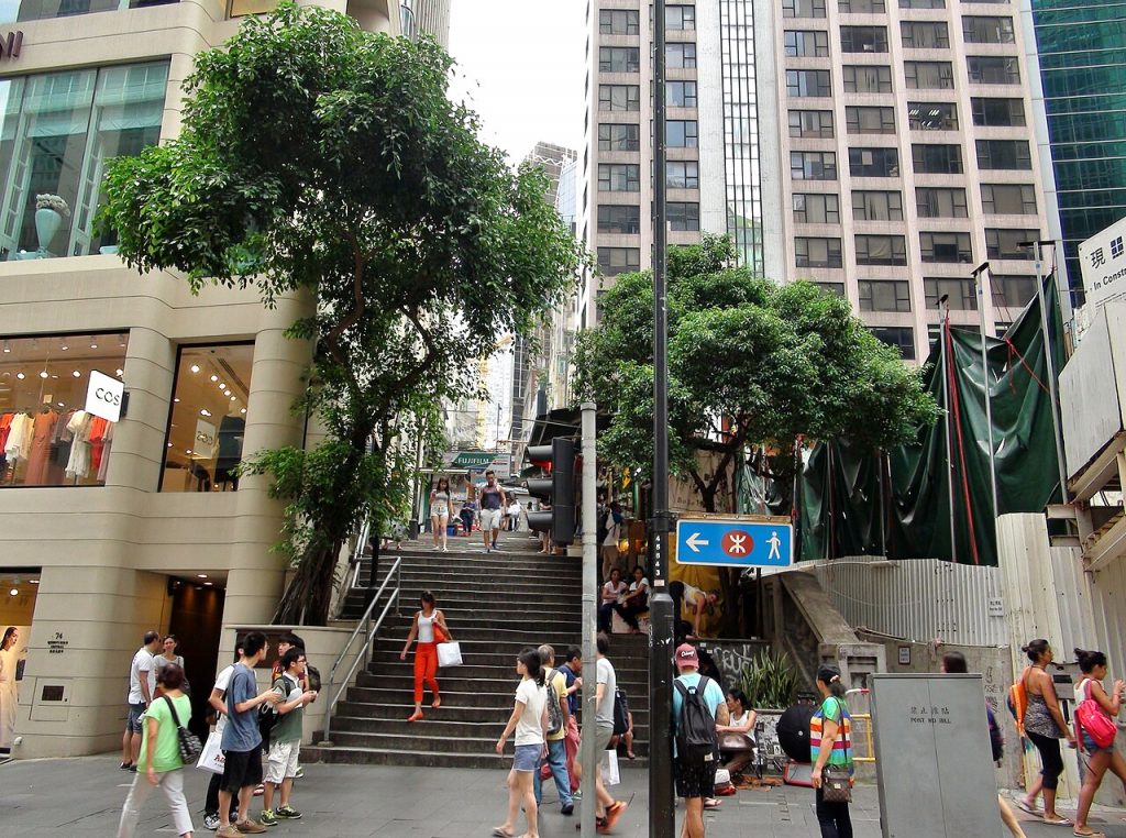 中环砵典乍街下段的阶梯与街景